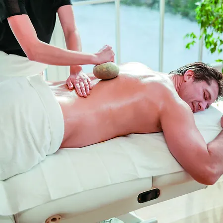 Biosphaerenhotel Graf Eberhard Bei Der Therme 巴特乌拉赫